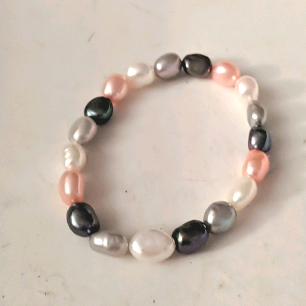 NWOT Multicolour Pearl Bracelet